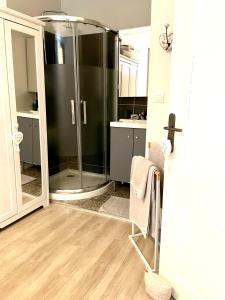 Kúpeľňa v ubytovaní Magnifique appartement au cœur du centre ville + 13 fotografií