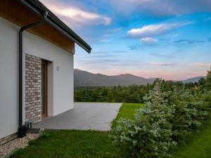 a house with a view of the mountains at Białe Chyże in Wetlina