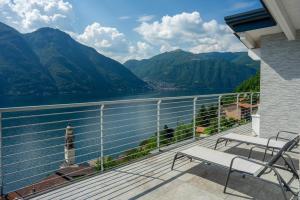 a balcony with a view of a lake and mountains at OLEANDRA ROSSA in Nesso