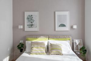 a bedroom with a bed with yellow and white pillows at Casa Amelia in Domodossola +24 photos