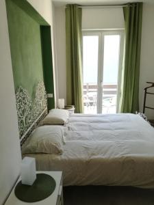 Postel nebo postele na pokoji v ubytování oleandra