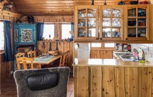 Dapur atau dapur kecil di Nice Home In Hovden I Setesdalen