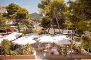 a bunch of white umbrellas in a parking lot at Hostal Bonanza in Sitges