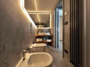 A bathroom at Sant'Andrea - Luxury Rooms in Vucciria