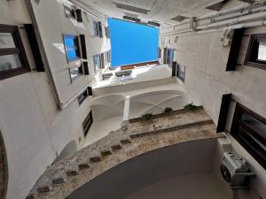 A television and/or entertainment centre at Sant'Andrea - Luxury Rooms in Vucciria