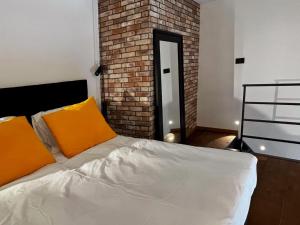 A bed or beds in a room at Sant'Andrea - Luxury Rooms in Vucciria