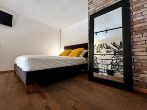 A bed or beds in a room at Sant'Andrea - Luxury Rooms in Vucciria
