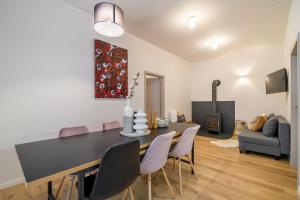 TV a/nebo společenská místnost v ubytování Rákosárna Suites & Apartments