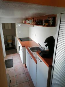 Kitchen o kitchenette sa Le 8