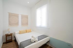Postel nebo postele na pokoji v ubytování Quiet and cosy flat in N. Salamanca