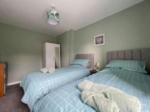 two beds sitting next to each other in a bedroom at Harbour Street in Portmahomack
