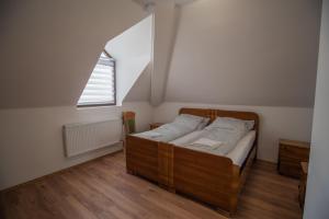 Postel nebo postele na pokoji v ubytování Reneszánsz Vendégház