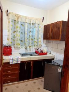Köök või kööginurk majutusasutuses Magda's home Mtwapa