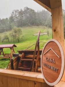 Avram Iancu的住宿－Casa Dolce Far Niente，木船上一声卡萨音的标志