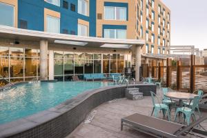 Bazén v ubytování Hotel Indigo Frisco by IHG nebo v jeho okolí