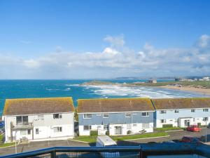 a view of a beach with houses and the ocean at Seaview Apartment - 21 Spinnakers in Newquay