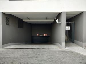 Fotografia z galérie ubytovania Uroczy apartament z miejscem na auto w garażu vo Varšave