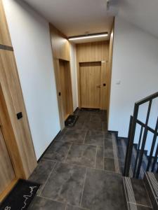Fotografia z galérie ubytovania Uroczy apartament z miejscem na auto w garażu vo Varšave