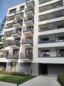 Fotografia z galérie ubytovania Uroczy apartament z miejscem na auto w garażu vo Varšave
