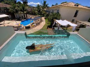 Bazén v ubytování Imperatriz Paraty Hotel nebo v jeho okolí