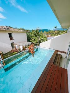Bazén v ubytování Imperatriz Paraty Hotel nebo v jeho okolí