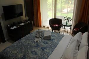 Televisyen dan/atau pusat hiburan di The Haven - Hotel & Spa, - Adults Only