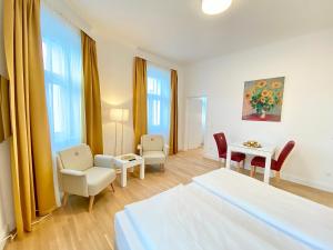 En eller flere senge i et værelse på Steiner Residences Vienna Reumannplatz