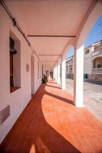 an empty hallway of a building with a red tile floor at Colonia Apartamento Rural in Bellmunt de Ciurana