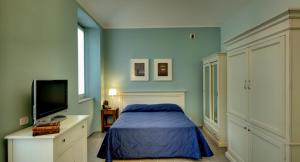 a bedroom with a bed and a flat screen tv at Santa Giulia Hotel e Residence Torino in Turin
