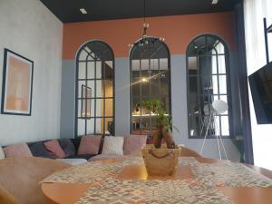 een woonkamer met een bank en een tafel bij Stylish two bedroom house with private pool in Tirana