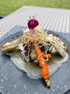 Makanan di atau berdekatan hotel