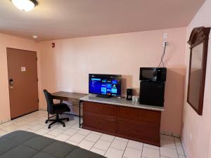 TV a/nebo společenská místnost v ubytování Frazier View Motel