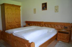 Postel nebo postele na pokoji v ubytování Lärchenhof