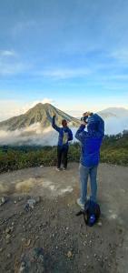 two people standing at the top of a mountain at The Arya guest house in Gilimanuk