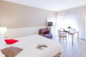 Postel nebo postele na pokoji v ubytování Aparthotel Adagio Rome Vatican