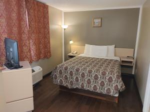 Postel nebo postele na pokoji v ubytování Magnuson Hotel Creston