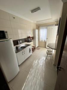 Kuhinja ili čajna kuhinja u objektu Pousada Marques Floripa