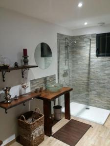 a bathroom with a sink and a glass shower at Domaine Colonna-Santini, Gite Piscine, Sauna, Spa in Porri