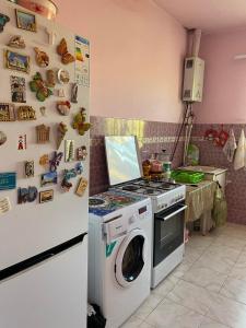 a kitchen with a stove and a washing machine at Rural Treasure in Garni