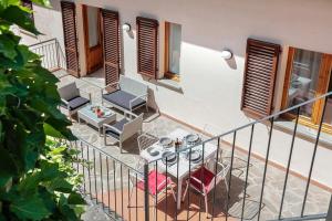 an apartment balcony with a table and chairs at Casa Marcella in Gaiole in Chianti