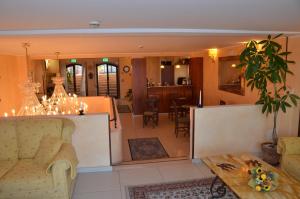 Posezení v ubytování Kalos Hotel