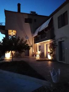 a view of a building at night at La casa di Elen in Platy