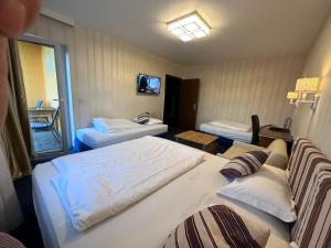 Postel nebo postele na pokoji v ubytování Hotel Austria