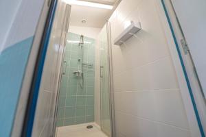 Koupelna v ubytování GARDEN - Utopy Hostel