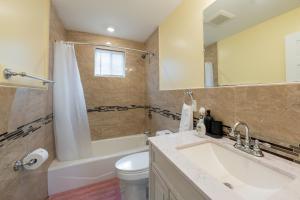 a bathroom with a sink and a toilet and a shower at 90-Boston Spacious Convenient Apartment in Boston