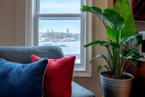 Χώρος καθιστικού στο 90 - 4BR Dorchester - Sleek Apt near Marina Bay +10 φωτογραφίες