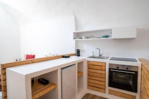 Kuchnia lub aneks kuchenny w obiekcie Karpimo Suites