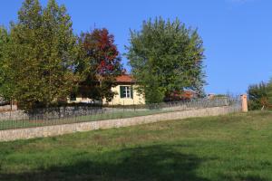 A garden outside B&B Bricco Fiore