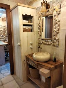 a bathroom with a sink and a mirror at VUT El Pajariel Ponferrada in Ponferrada