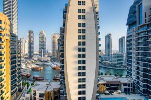 Nespecifikovaný výhled na destinaci Dubaj nebo výhled na město při pohledu z apartmánu